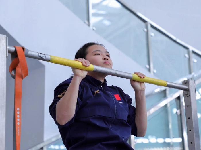 16岁中国女孩刘清漪斩获Outbreak大赛女子组冠军，
