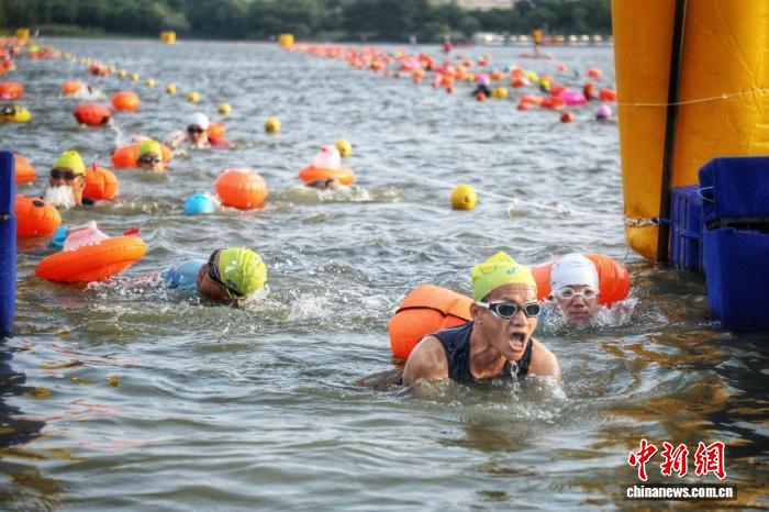 2025广州铁人三项赛落幕 李郴夺全程分龄组冠军