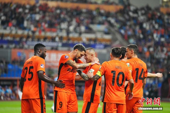 山东泰山三球完胜梅州客家 北京国安客场失利陷