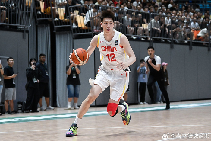 18岁中国男篮新星郇斯楠入选2026耐克篮球峰会国