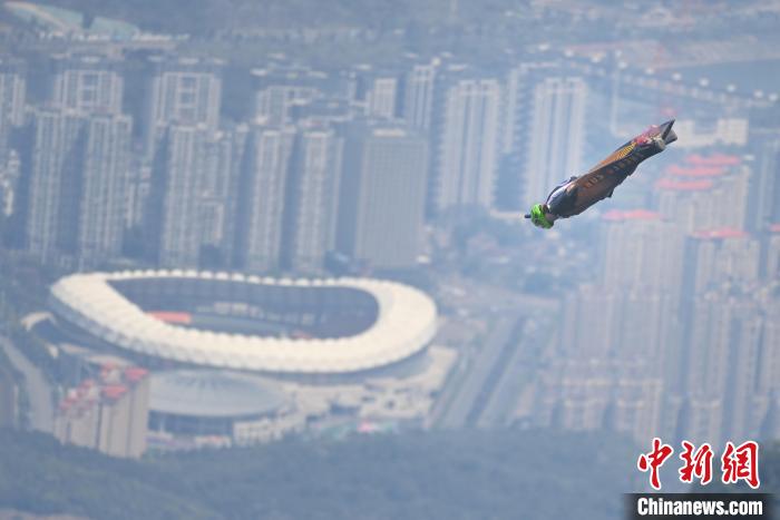 澳大利亚选手塔希·保罗·门罗勇夺翼装飞行世锦