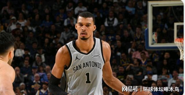 文班亚马狂砍41+18 马刺客场掀翻勇士创十连胜