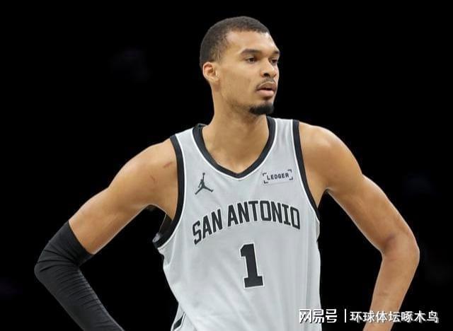 文班亚马狂砍41+18 马刺客场掀翻勇士创十连胜