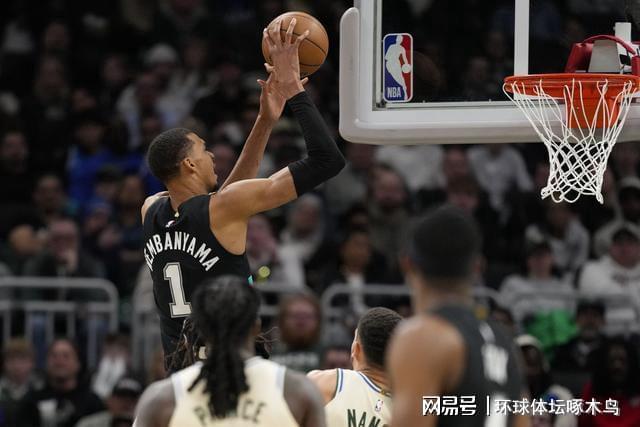 文班亚马狂砍41+18 马刺客场掀翻勇士创十连胜