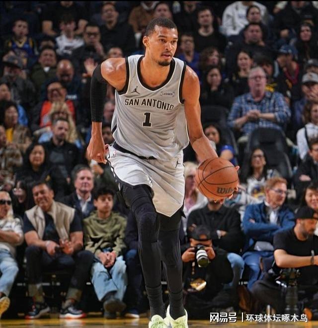 文班亚马狂砍41+18 马刺客场掀翻勇士创十连胜